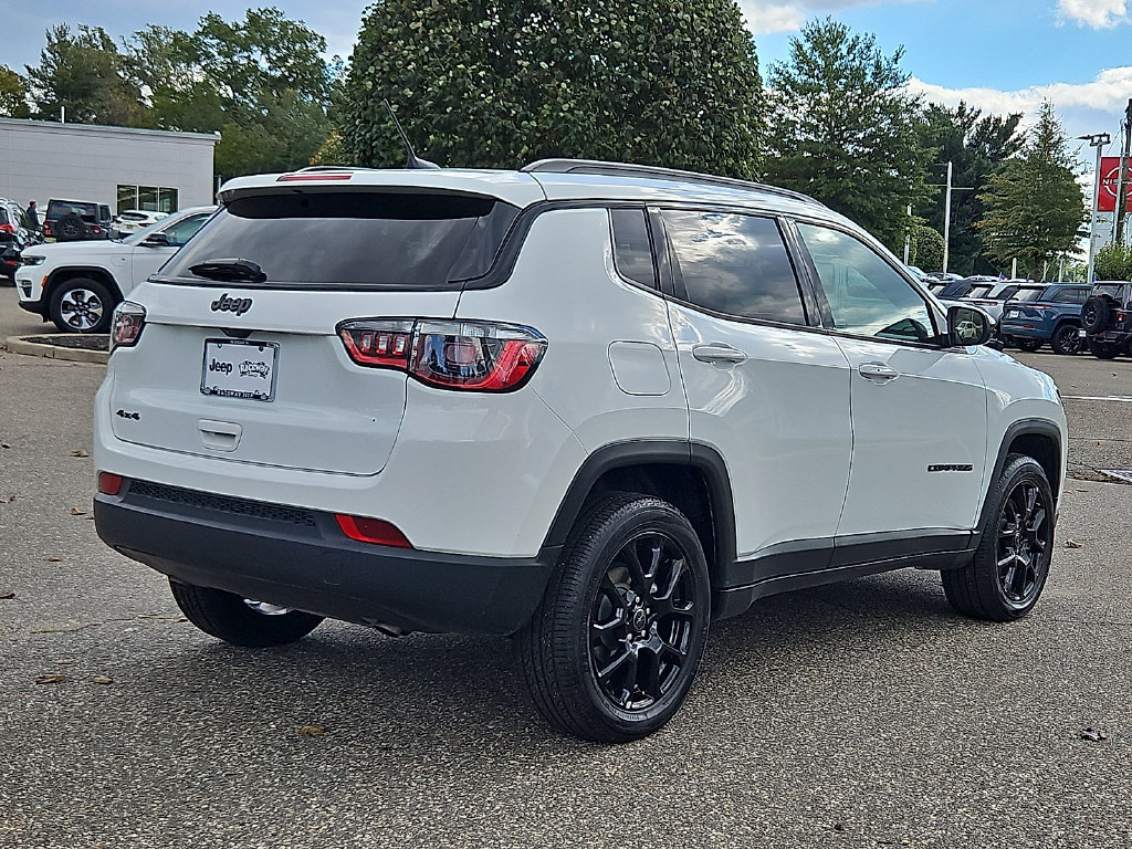 Used 2025 Jeep Compass Latitude w/ Convenience Group AWD/4WD image 7