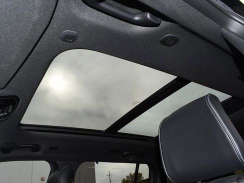 Used 2024 Jeep Grand Cherokee Overland w/ Advanced Protech Group III image 19