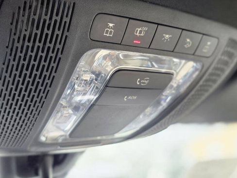 Used 2020 Mercedes-Benz GLB 250 w/ Premium Package image 23