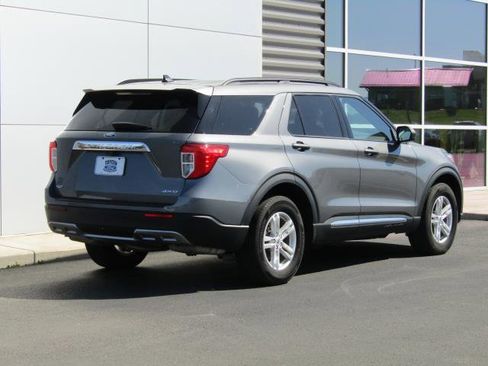 Used 2024 Ford Explorer XLT w/ Equipment Group 202A AWD/4WD image 8