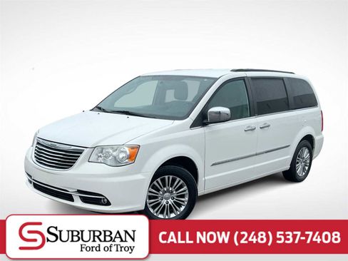 Used 2013 Chrysler Town & Country Touring-L w/ Driver Convenience Group image 1