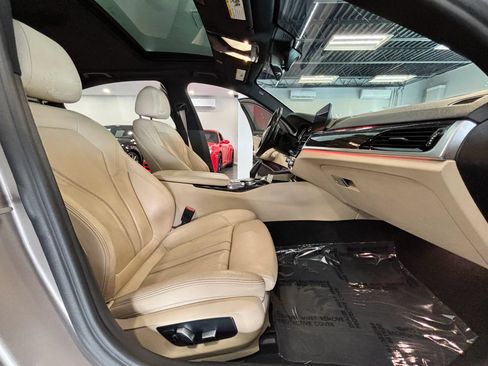 Used 2019 BMW 530i w/ Convenience Package RWD image 20