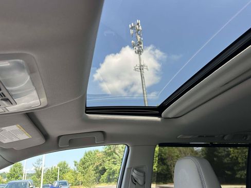 Used 2018 Toyota Highlander XLE FWD image 19