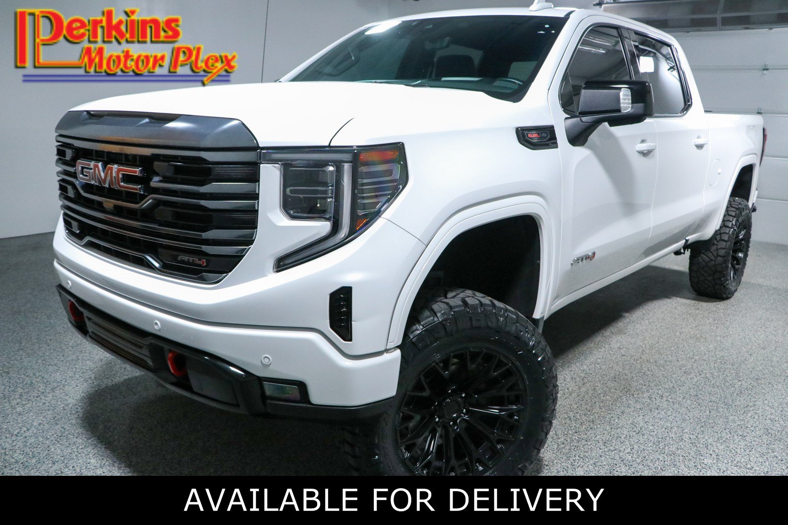 Used 2024 GMC Sierra 1500 AT4 w/ Technology Package AWD/4WD image 1