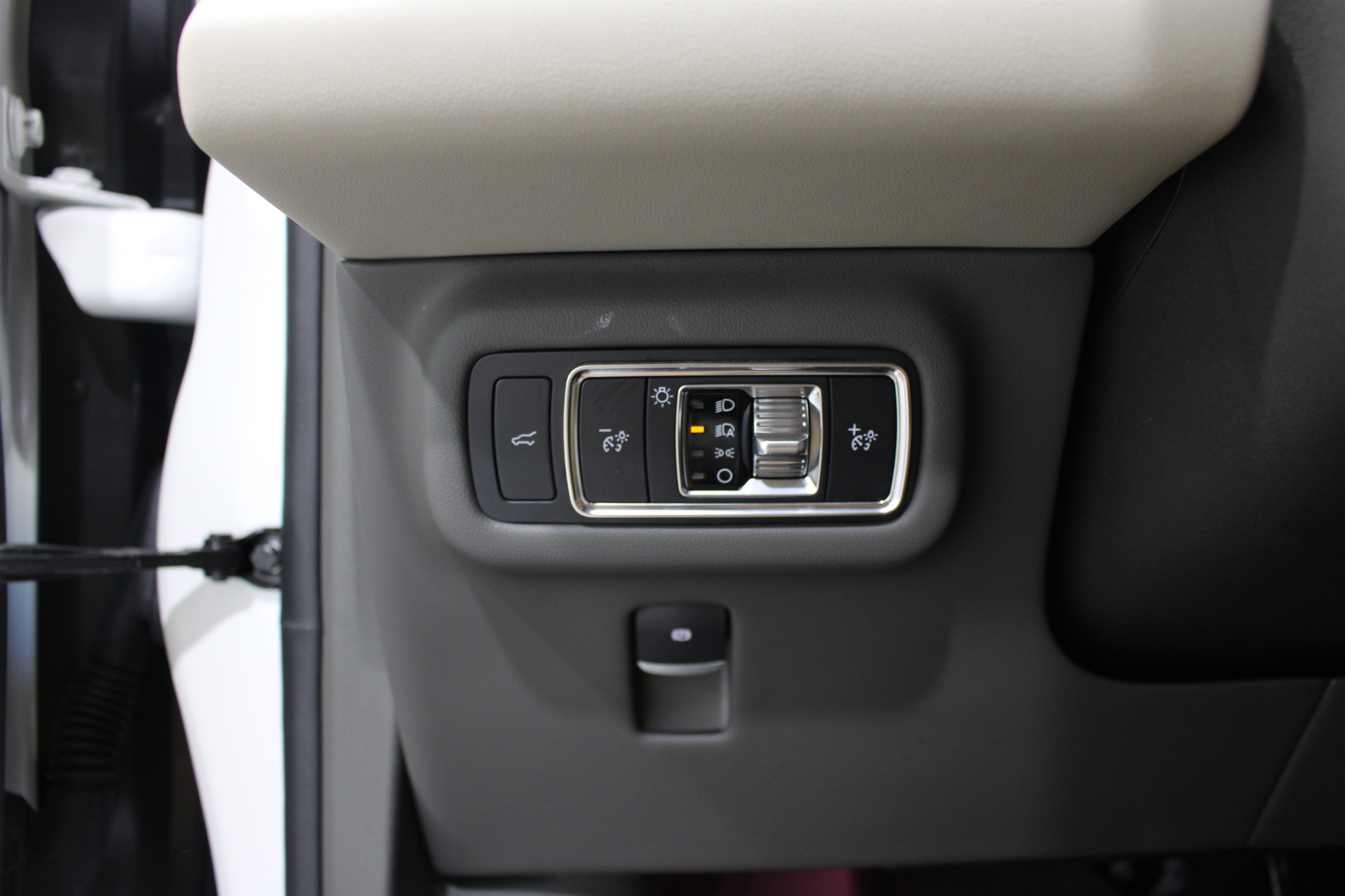 Used 2024 Lincoln Nautilus Reserve AWD/4WD image 9