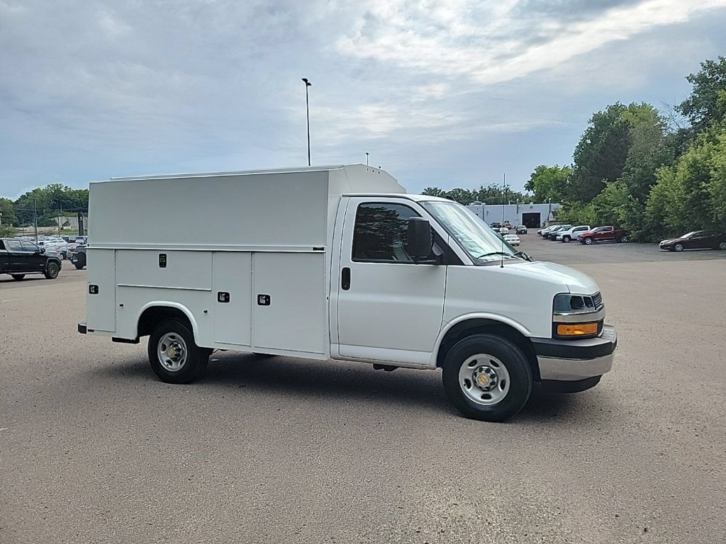 Used 2024 Chevrolet Express 3500 w/ Power Convenience Package RWD image 5