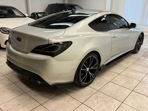 Used 2013 Hyundai Genesis 3.8 image 9
