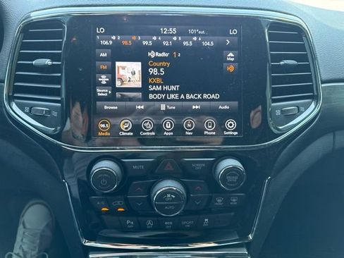 Used 2021 Jeep Grand Cherokee Laredo X AWD/4WD image 10