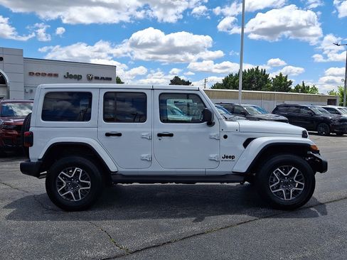 Certified 2025 Jeep Wrangler Unlimited Sahara AWD/4WD image 7