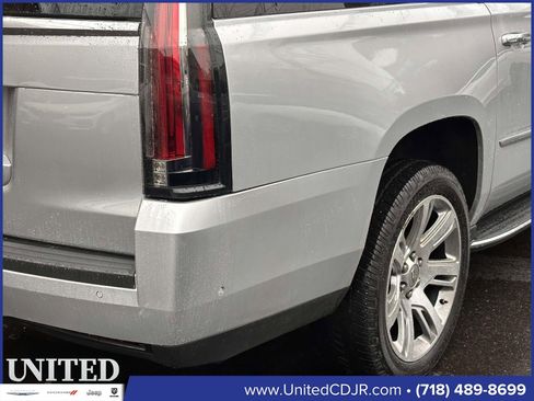 Used 2019 Cadillac Escalade ESV Luxury image 12