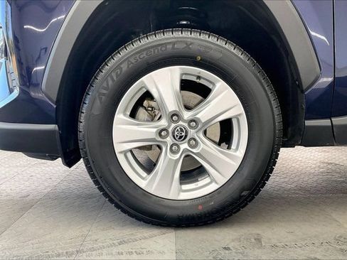 Used 2021 Toyota RAV4 XLE AWD/4WD image 8
