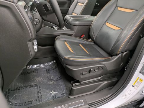 Used 2024 GMC Yukon AT4 w/ AT4 Premium Plus Package image 11