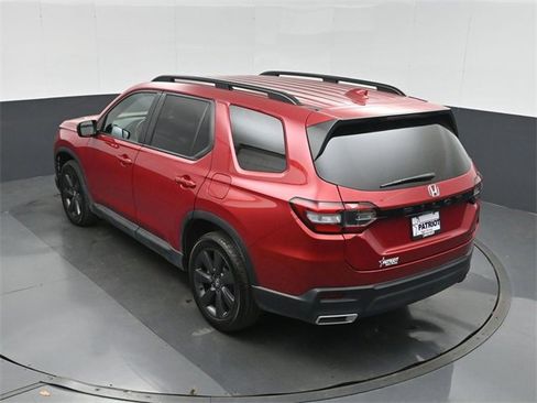 Used 2025 Honda Pilot Sport image 37