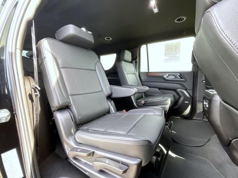 Used 2025 GMC Yukon XL Denali AWD/4WD image 22