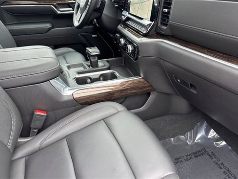 Used 2025 GMC Sierra 1500 Elevation w/ Elevation Premium Package image 19