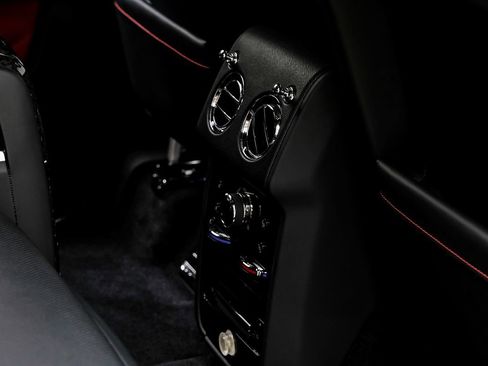 Used 2022 Rolls-Royce Cullinan Black Badge w/ Dark Exterior Package image 34