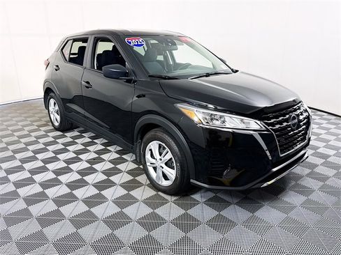 Certified 2025 Nissan Kicks Play S image 1