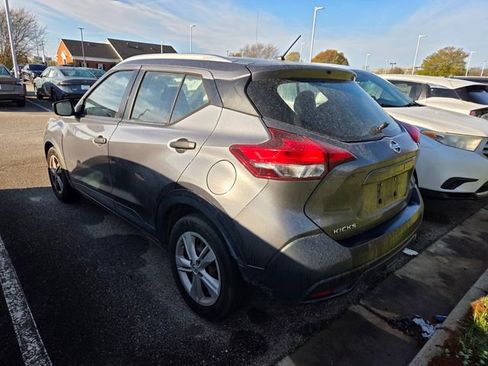 Used 2018 Nissan Kicks S image 8