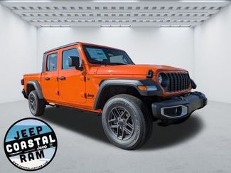 New 2025 Jeep Gladiator Sport video 1