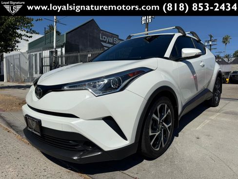 Used 2018 Toyota C-HR XLE FWD image 2