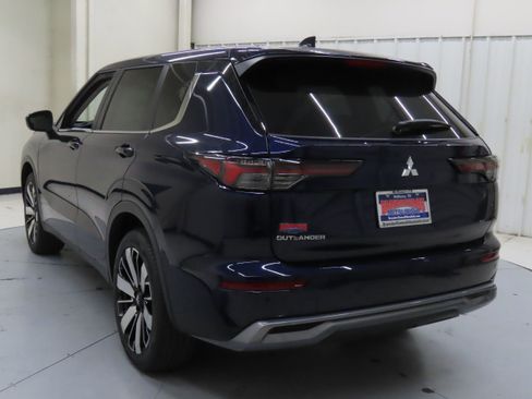 New 2025 Mitsubishi Outlander SE image 5
