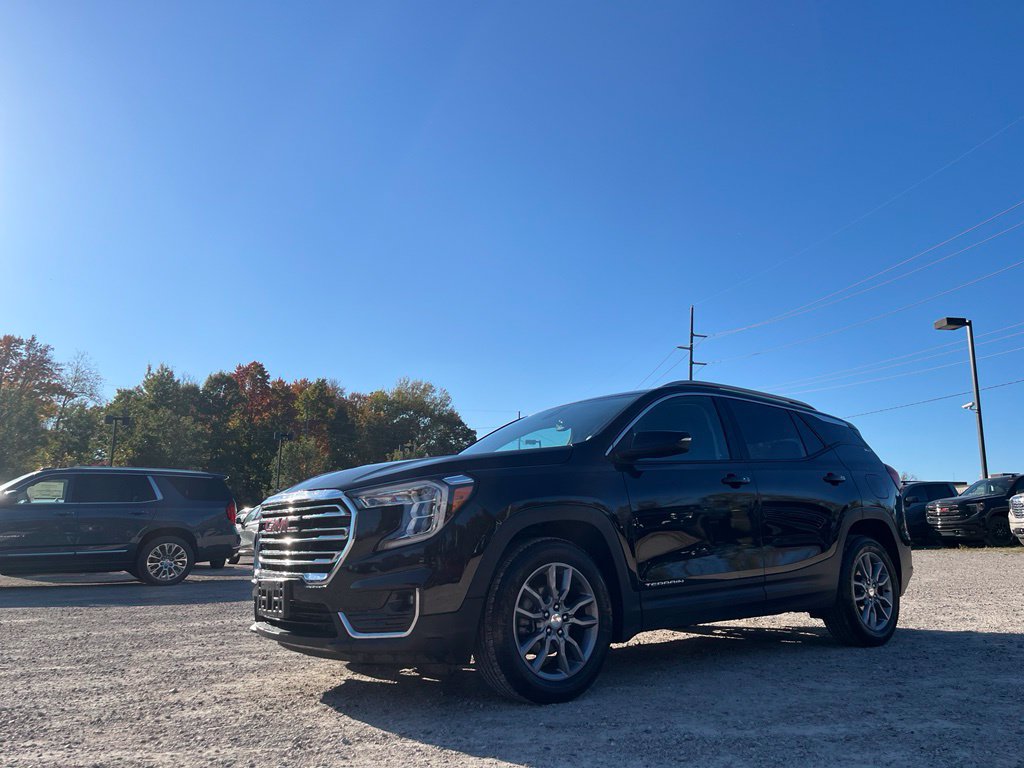Used 2024 GMC Terrain SLT FWD image 2