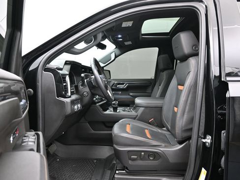 Used 2023 GMC Sierra 1500 AT4 w/ Technology Package AWD/4WD image 9