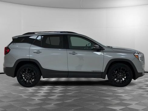 Certified 2024 GMC Terrain SLT w/ Infotainment Package II AWD/4WD image 6