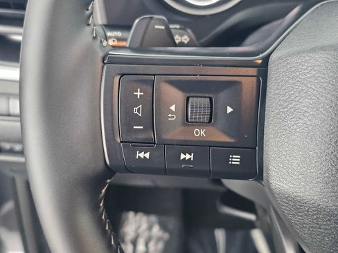 Used 2025 Nissan Rogue SV w/ SV Premium Package image 27