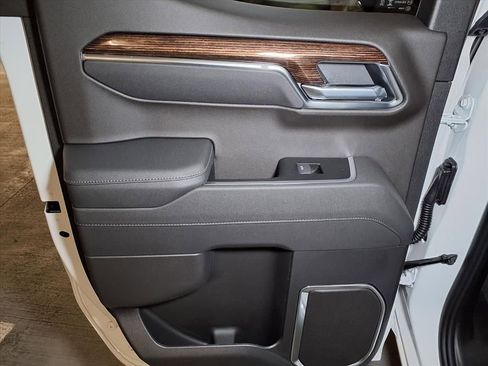 New 2026 GMC Sierra 1500 SLE w/ X31 Off-Road Package AWD/4WD image 11