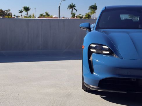 Certified 2022 Porsche Taycan 4 Cross Turismo image 12