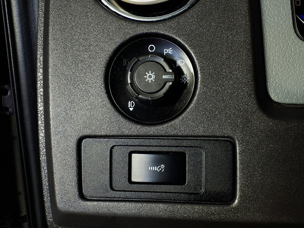 Used 2013 Ford F150 XLT w/ XLT Chrome Pkg AWD/4WD image 24