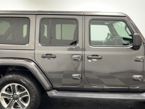Used 2018 Jeep Wrangler Unlimited Sahara AWD/4WD image 20