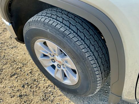 New 2026 GMC Sierra 1500 SLE image 18