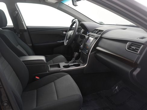 Used 2016 Toyota Camry LE image 11