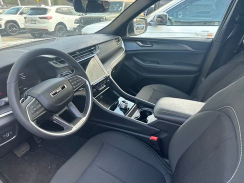 Used 2025 Jeep Grand Cherokee L Laredo w/ Luxury Tech Group I AWD/4WD image 33