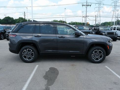 Used 2024 Jeep Grand Cherokee Trailhawk AWD/4WD image 2