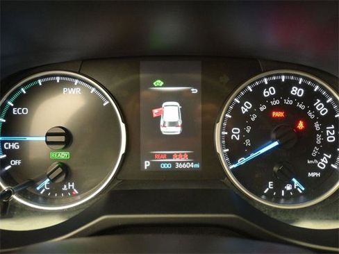 Certified 2022 Toyota RAV4 LE image 32