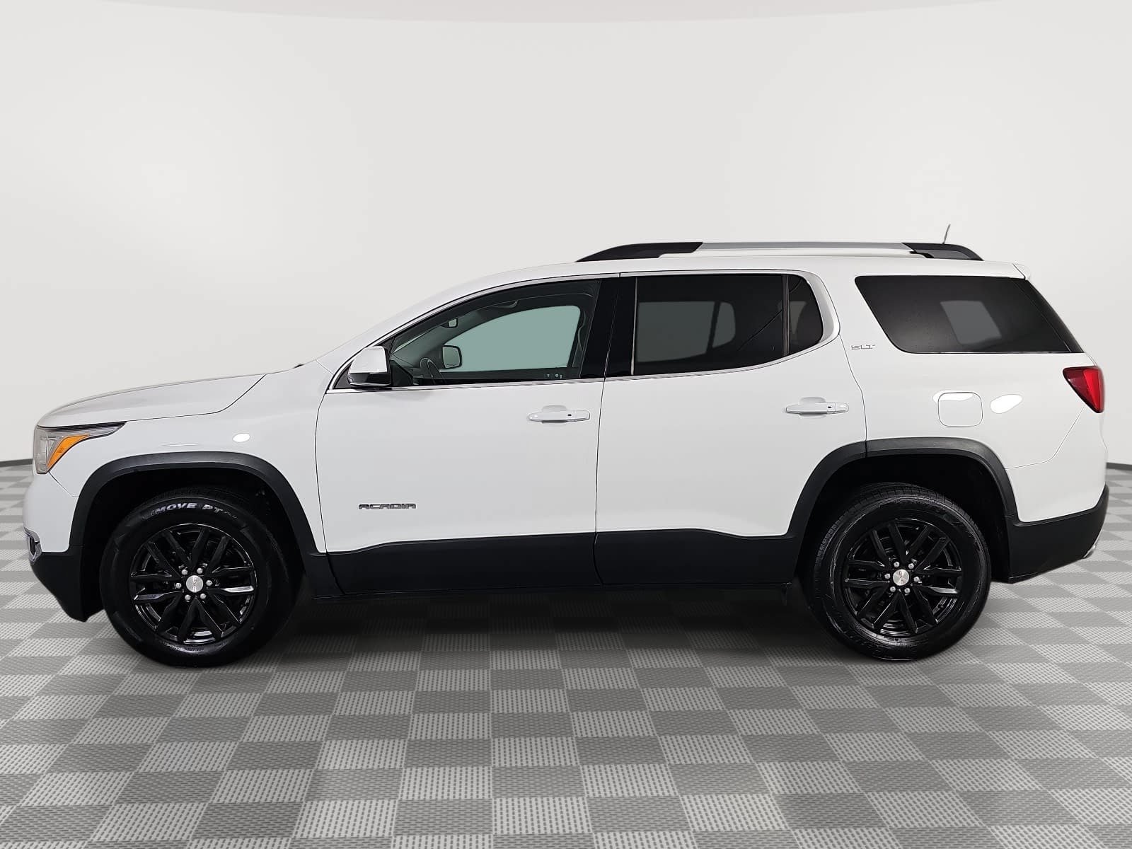 Used 2019 GMC Acadia SLT w/ LPO, Cargo Package FWD image 5