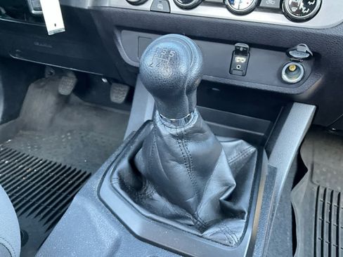 Used 2017 Toyota Tacoma SR AWD/4WD image 20