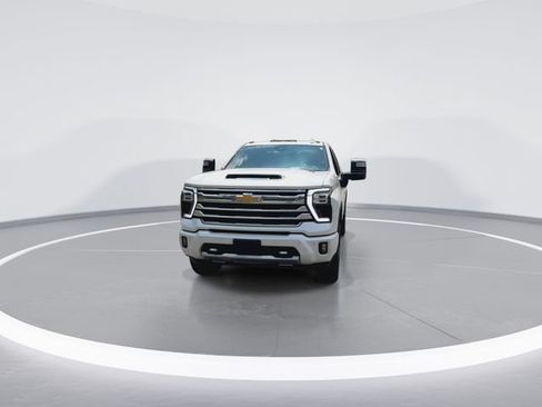 Used 2025 Chevrolet Silverado 2500 High Country w/ High Country Premium Package AWD/4WD image 4