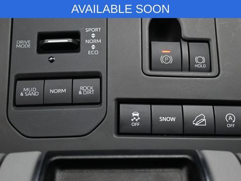 Used 2021 Toyota Highlander XLE AWD/4WD image 25