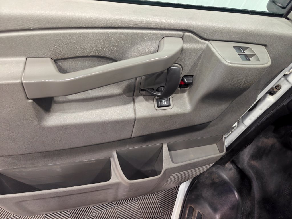 Used 2022 Chevrolet Express 3500 w/ Power Convenience Package RWD image 30