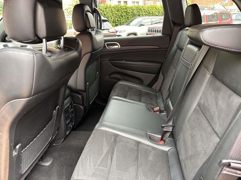 Certified 2021 Jeep Grand Cherokee Laredo X AWD/4WD image 17