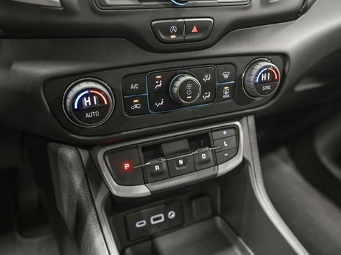 Used 2023 GMC Terrain SLE w/ Driver Convenience Package image 23