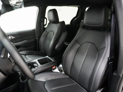 New 2026 Chrysler Voyager LX image 11