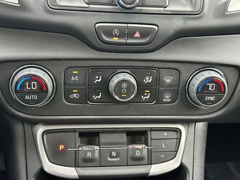 Used 2023 GMC Terrain SLE w/ Driver Convenience Package FWD image 19