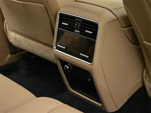 Used 2023 Porsche Cayenne S Platinum w/ Assistance Package image 40