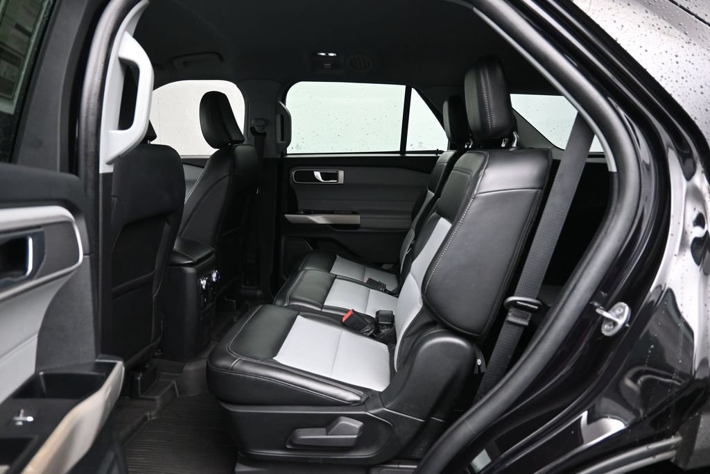 Used 2022 Ford Explorer XLT w/ Equipment Group 202A AWD/4WD image 27