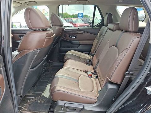Used 2025 Honda Pilot Elite image 11